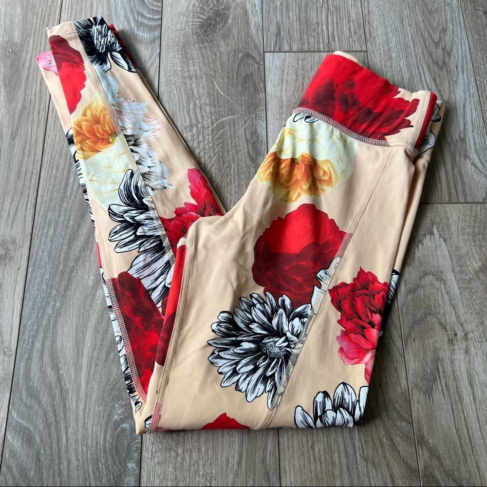 Floral Print High-Waist Leggings - Beige with Red & Black Flowers